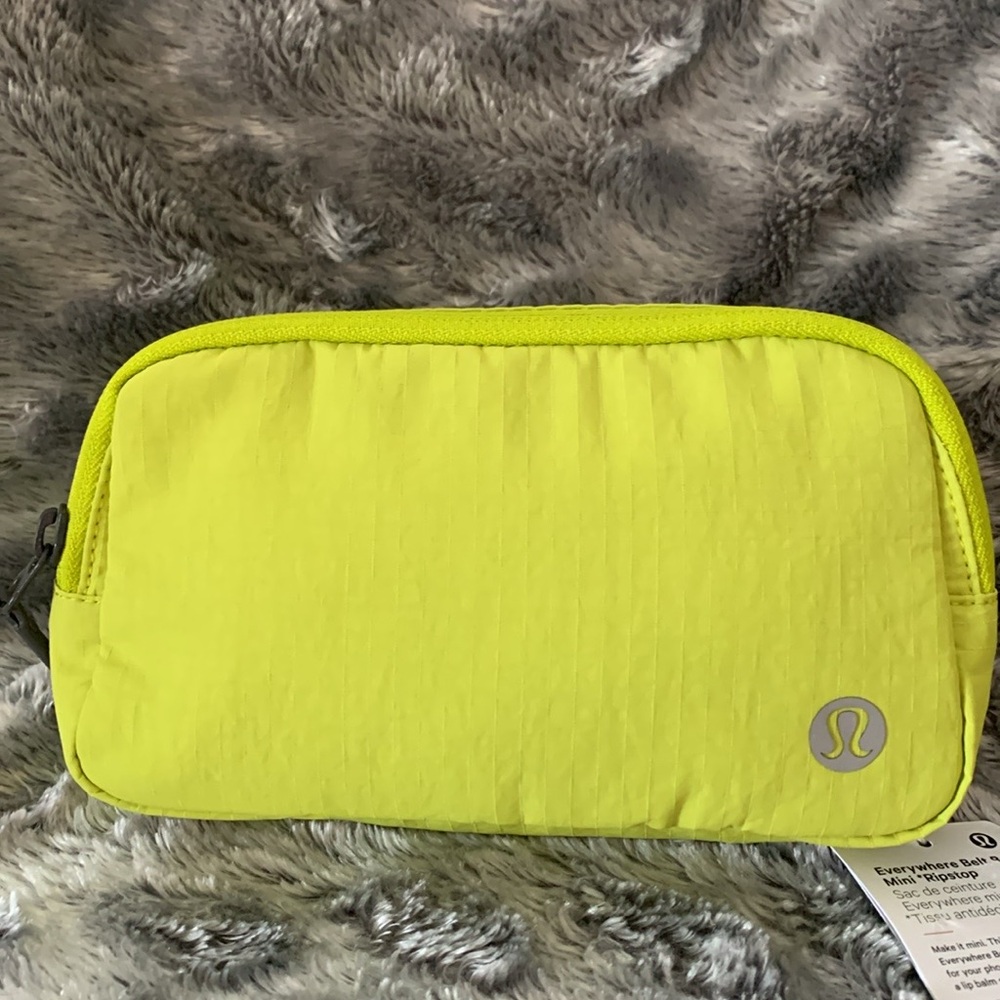 Lululemon Athletica Lichen Lime Belt Bag - Picture 3 of 9